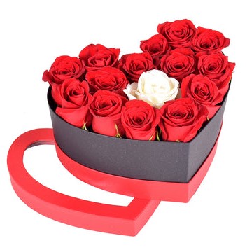 21 Red Heart Box